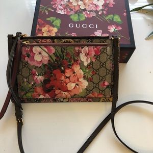 Authentic Gucci crossbody/shoulder bag.